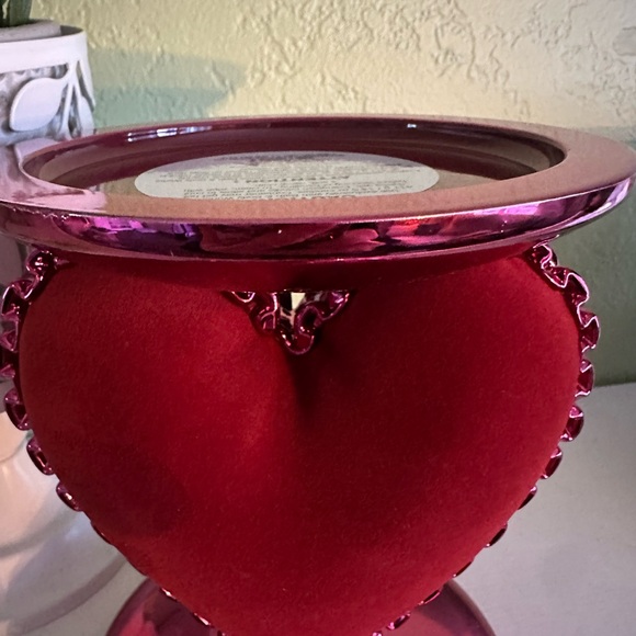 NEW BBW BEAUTIFUL RIBBON HEART ♥️ 3 WICK CANDLE PEDESTAL ❤️❤️❤️ - Picture 4 of 7
